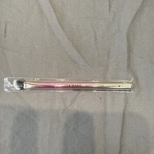 Luna Magic 444 Eyeshadow Brush NEW